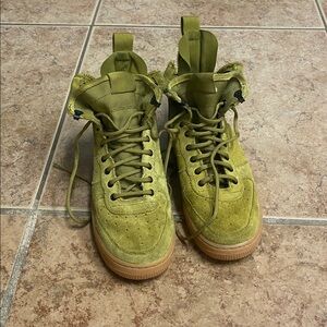 Nike Sf Af1 Mid. Desert Moss.x size 5.5Y. Shoe